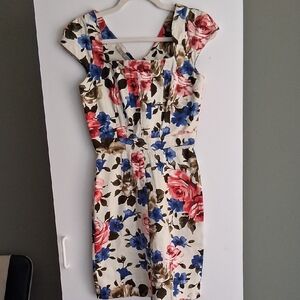 Chic Floral Mini Dress with Cap Sleeves
